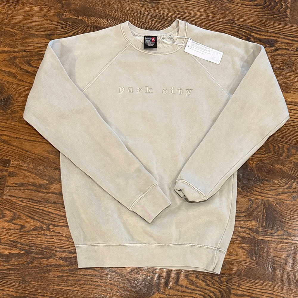 Woman's Green Sweatshirt with Park City on the front NWT